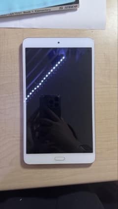 HUAWEI dtab d-02K シルバー docomo タブレット本体のサムネイル