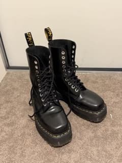 Dr. Martens 1490 スクエアトゥ　黒 レザー ブーツのサムネイル