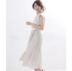 【のん様専用】ナノ・ユニバース  ヴィンテージサテンプリーツ  ワンピースのサムネイル