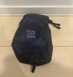 【送料無料】ユニクロ　ウルトラライトダウン　収納袋　紺