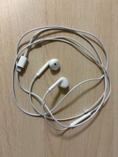 Apple純正　有線イヤホン　Lightningのサムネイル