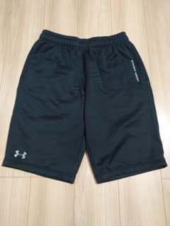 Under Armour 黒 ショートパンツ - メルカリ