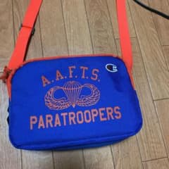 ショルダーバックのサムネイル