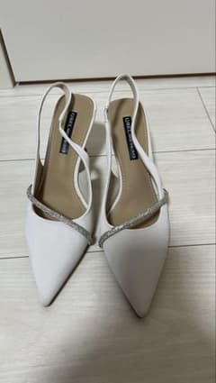 ビジュー付きパンプス ホワイトのサムネイル