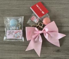 ダロワイヨ　マカロンチャーム付きキーホルダー　マカロン付きリボンチャー　2点
