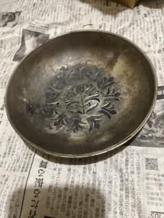 彫刻模様の金属皿 骨董品 果盤 （材質不祥） - メルカリ