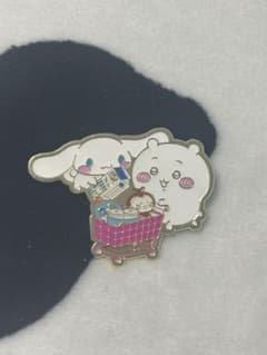 ちいかわ サンリオ シナモロール ピンバッジ