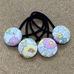 【17】再販　リバティプリント使用　ハンドメイド　ヘアゴム　くるみボタン　3個 くるみボタンのヘアゴム 475 リバティ - メルカリ