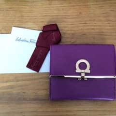 Salvatore Ferragamo 二つ折り財布 パープル - メルカリ