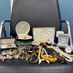 遺品整理 アクセサリー 時計 まとめ ブローチ タイピン 刻印未