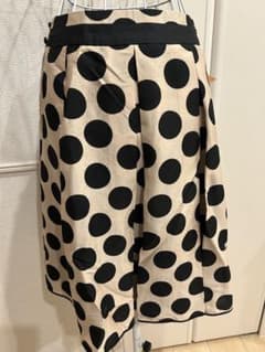 TO BE CHIC ドット柄 タックフレアスカートのサムネイル