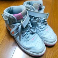 NIKEスニーカーのサムネイル