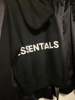 essentialsパーカーのサムネイル