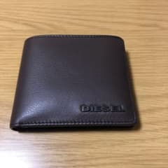 二つ折り財布のサムネイル