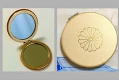 【皇居】菊紋入りコンパクトダブルミラー　（ゴールド）のサムネイル