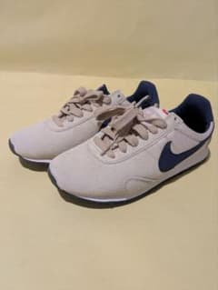 Nike ベージュ ネイビー スニーカーのサムネイル