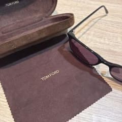⭐︎TOM FORD⭐︎ブラック サングラスのサムネイル