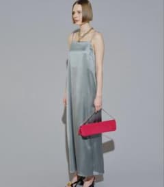 yae ファスナースリットサテンドレスのサムネイル