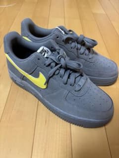 NIKE エアフォース1のサムネイル