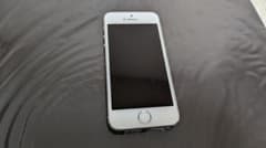 iPhone 5s Silver 64 GB auのサムネイル