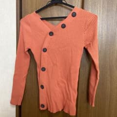 ニット トップスのサムネイル