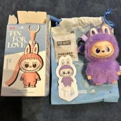 POP MART PIN FOR LOVE キーホルダー　Tのサムネイル