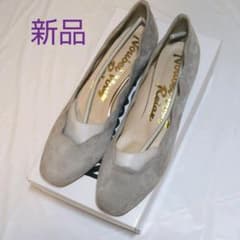 新品未使用 グレージュパンプス 24.5㎝ レディースのサムネイル