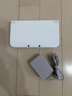 【極美品】new Nintendo 3DS LL パールホワイト　充電器付きのサムネイル