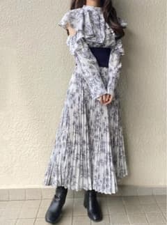 GRL グレイル  花柄ケープカラーショルダーオープンプリーツワンピースのサムネイル
