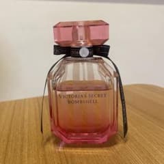 ヴィクトリアシークレット香水　ボムシェル 100ml BOMBSHELLのサムネイル