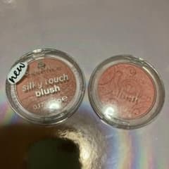 Essence チークセット♥︎のサムネイル