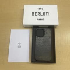 【美品】ベルルッティ iPhone13pro MAXケース カリグラフィー 箱付