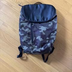 UNDER ARMOUR カモフラ柄 バックパック リュックのサムネイル