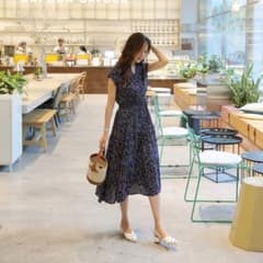 DHOLIC ワンピース　花柄　紺色のサムネイル