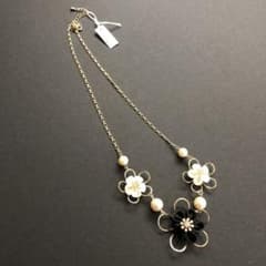 白黒お花のネックレスのサムネイル
