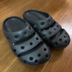 KEEN ブラック ヨギのサムネイル