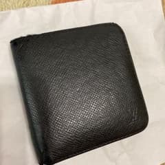二つ折り財布のサムネイル