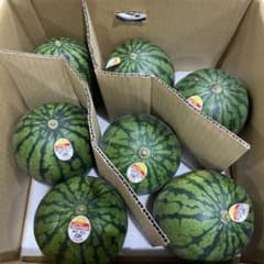 606茨城県産小玉スイカ訳あり良品Sサイズ1箱7玉入り 606茨城県産小玉スイカ訳あり良品Sサイズ1箱7玉入り - メルカリ