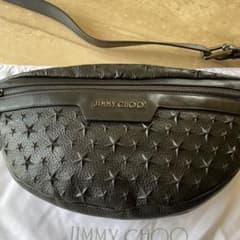 美品【JIMMY CHOO 】スターエンボス ブラック ボディバッグ - メルカリ
