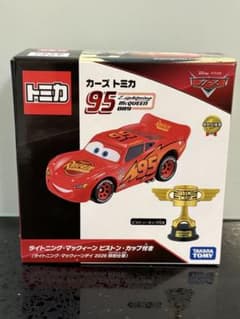 カーズ トミカ ライトニング・マックィーン ピストン・カップ付き
