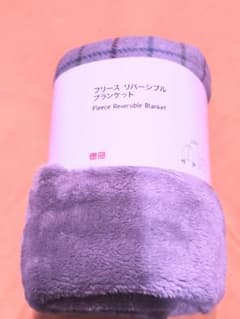 新品☆ユニクロ　フリース リバーシブル ブランケット 2WAYのサムネイル