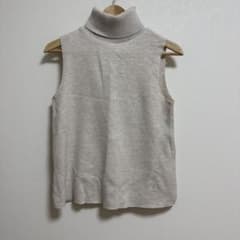 ZARA タートルネック ノースリーブ ベージュ ニットのサムネイル