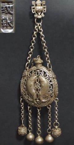 清 銀細工 透かし彫り『双魚祥瑞文』香入 香囊 紋銀在銘 鈴根付 提げ物