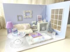 ドールハウス PALEBLUEHOUSE① ハンドメイド 背景ボードのサムネイル