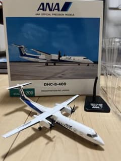 全日空商事 1/200 ANA DHC-8-400 - メルカリ