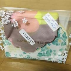 ローラアシュレイのポーチセットです(*^^*)のサムネイル