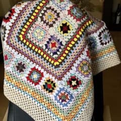 ハンドメイド　ブランケット　マルチカバー　ハンドメイド　レトロ　グラニースクエア 値下げ中‼️ 手編み ハンドメイド グラニースクエア マルチカバー