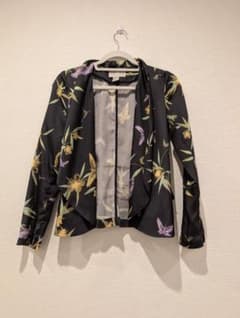 H&M 長袖 ジャケット 花柄 蝶柄 ブラック羽織りのサムネイル