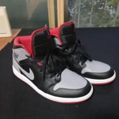 お値引きいたしました　NIKE AIR JORDAN 1 MIDのサムネイル