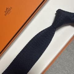 エルメス　ネクタイ　黒　無地　H柄 ニットタイ　シルク エルメス ネクタイ 黒 無地 H柄 ニットタイ シルク エルメス ネクタイ